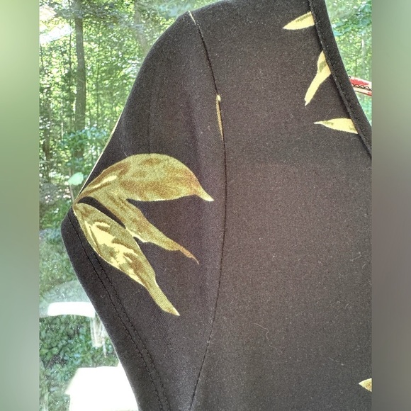 NWOT Heart 💜 Hips Black with floral print size Lg soft dress & back criss cross - Picture 6 of 8